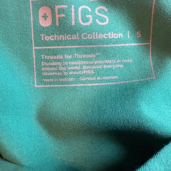 Figs Hunter Green Scrubs - Picture 11 of 11